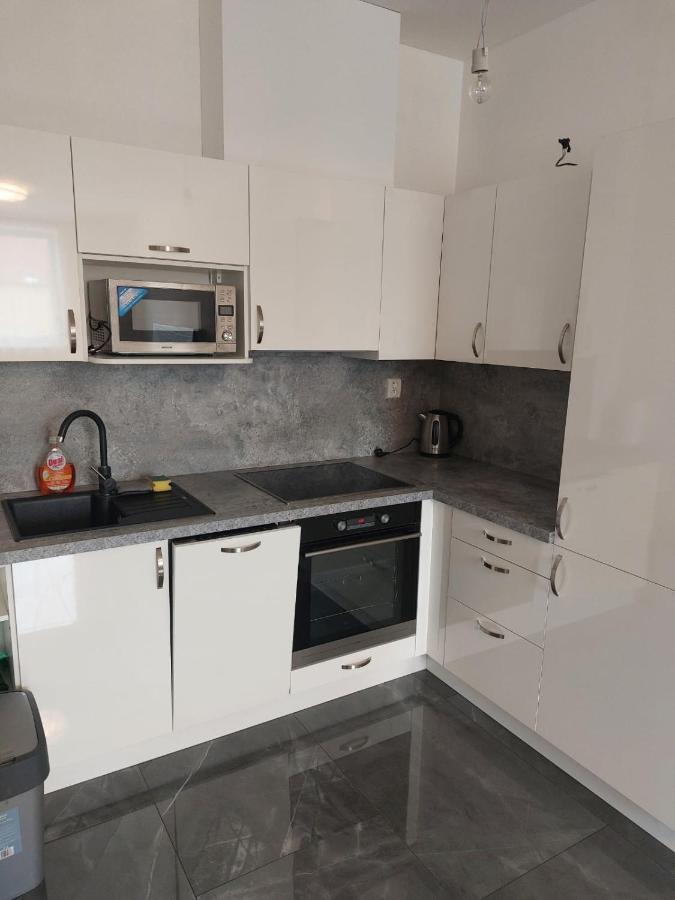 דירות פישטני Bezbarierovy Apartman Lodenica - V Tesnej Blizkosti Adelli Centra מראה חיצוני תמונה